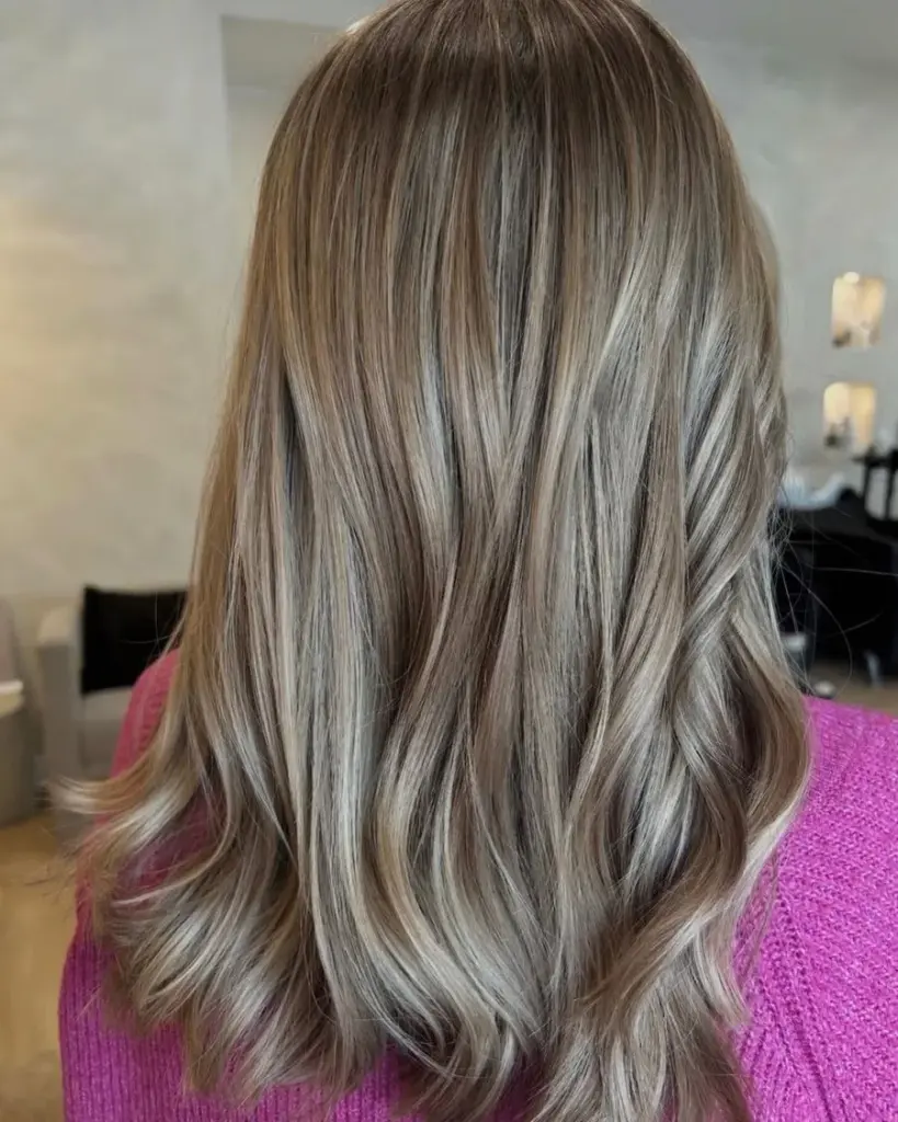 Soft bronde with blended brightness