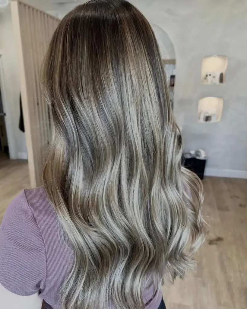 Lived-in blonde with a soft root, by Lacie